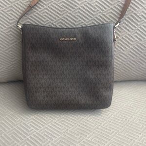 Michael Kors Jet Set Travel Large Logo Messenger Bag